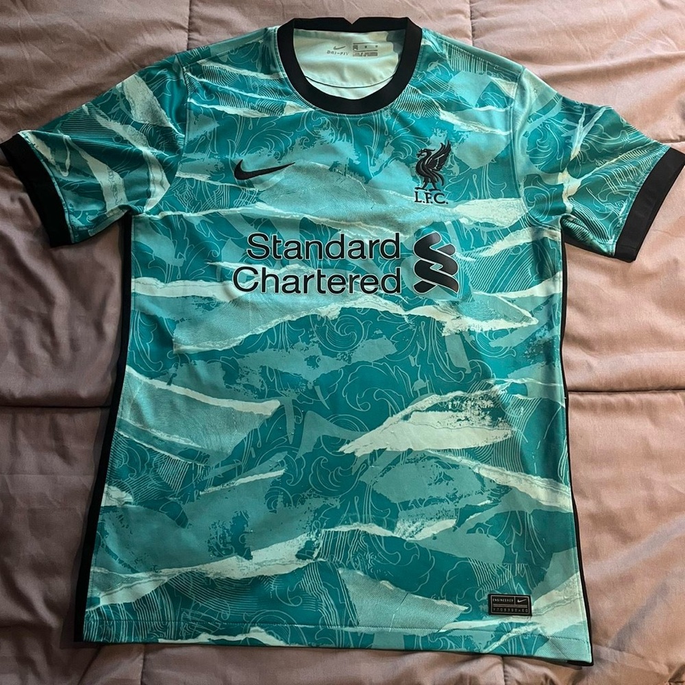 Liverpool 20/21 away kit jersey
Defects are literally not visible (last 2 pics)